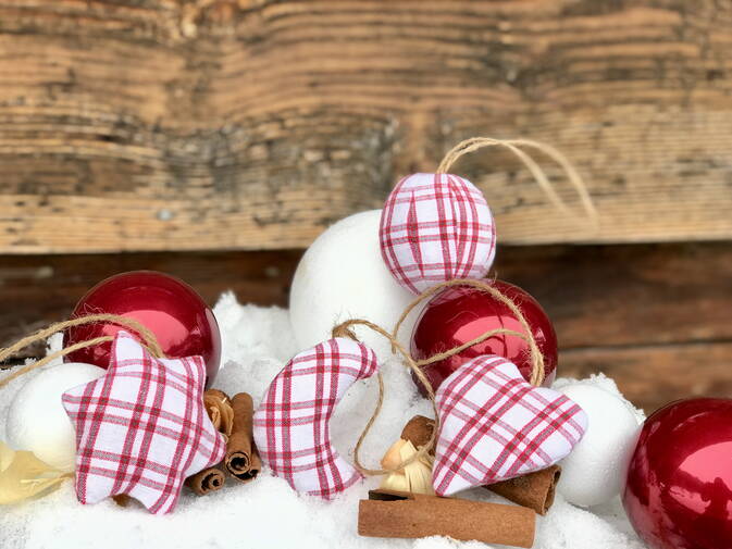 Weihnachtsbaumschmuck gefüllt mit Arvenspänen, Set rot weiss Karriere