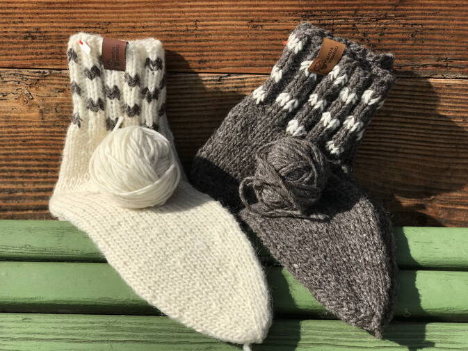 handgestrickte Kuschelsocken aus Schweizer Wolle